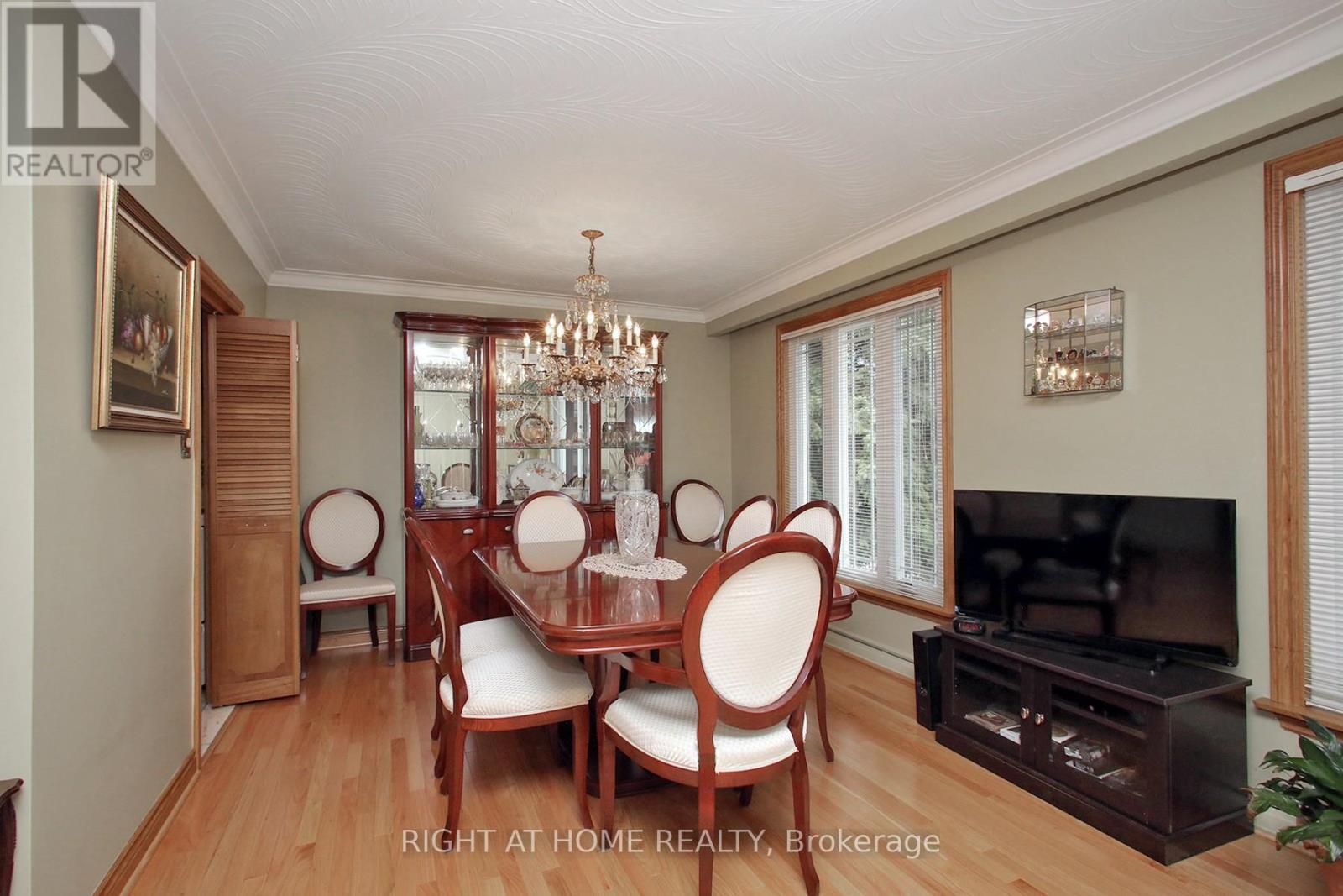 25 Sparrow Avenue, Toronto, Ontario  M6A 1L5 - Photo 8 - W13076338