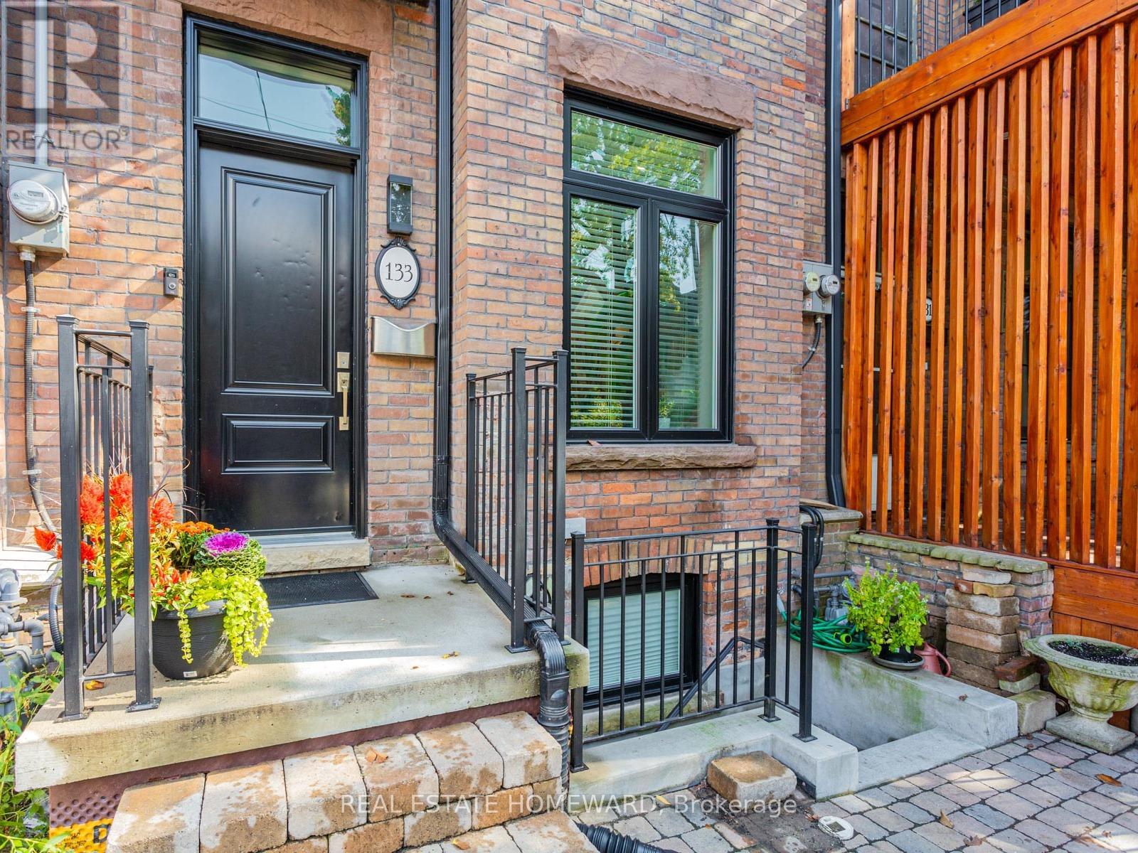 133 Cowan Avenue, Toronto, Ontario  M6K 2N1 - Photo 4 - W13076344