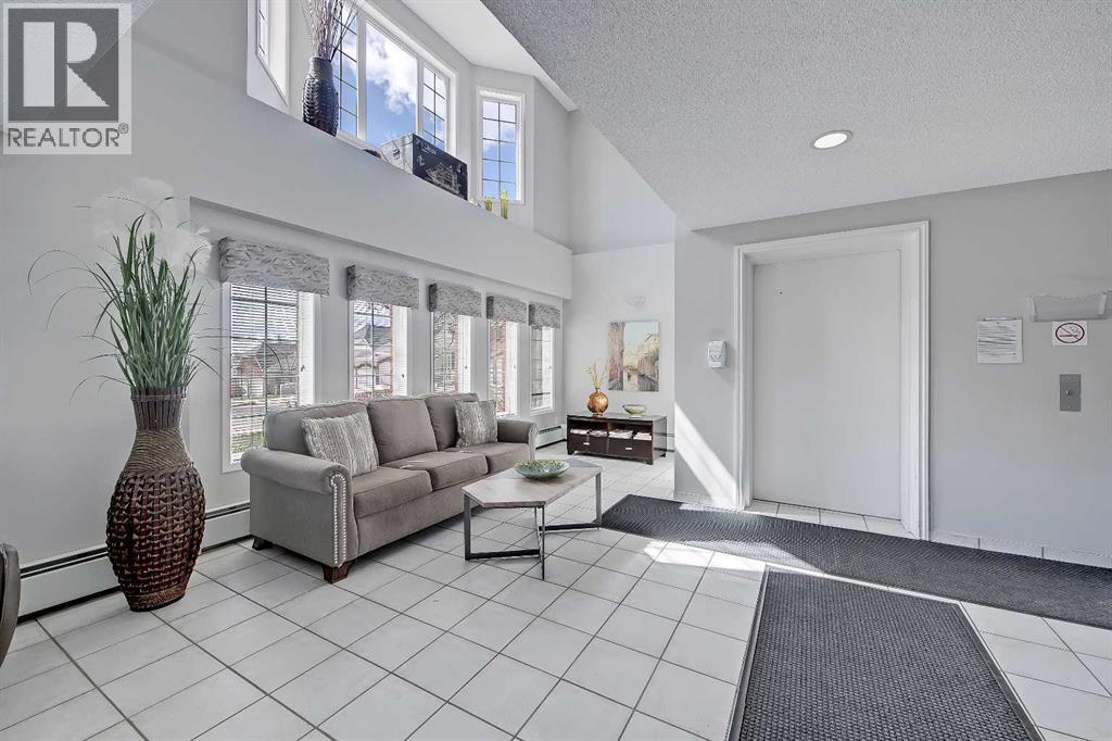 2209, 2000 Sienna Park Green Sw, Calgary, Alberta  T3H 3N7 - Photo 3 - A2304871
