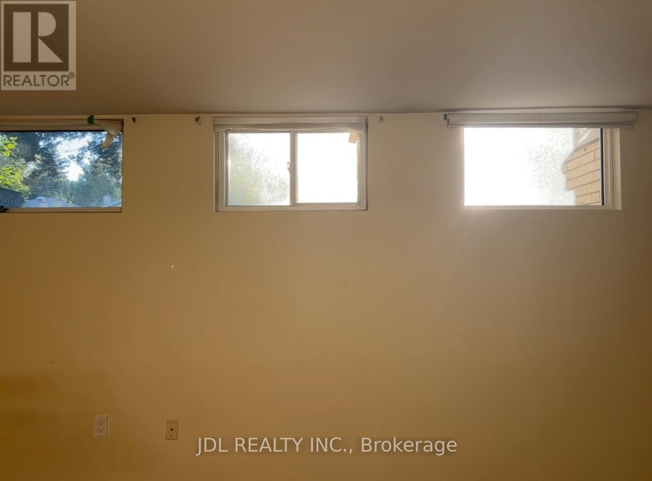 Bsmt Suite A - 23 Pineway Blvd Boulevard, Toronto, Ontario  M2H 1A3 - Photo 5 - C13076430