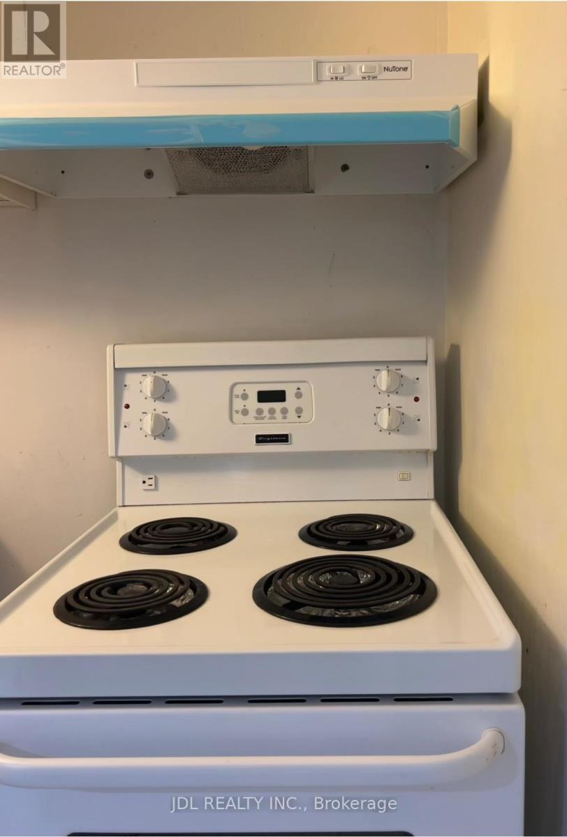 Bsmt Suite A - 23 Pineway Blvd Boulevard, Toronto, Ontario  M2H 1A3 - Photo 8 - C13076430