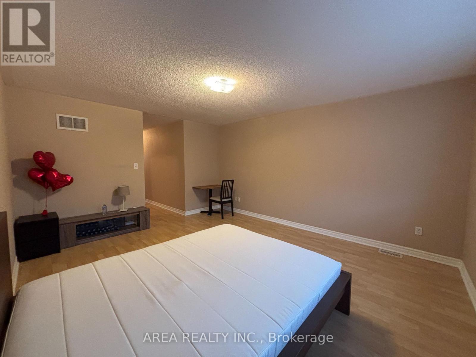 134a Finch Avenue W, Toronto, Ontario  M2N 2H9 - Photo 2 - C13076440