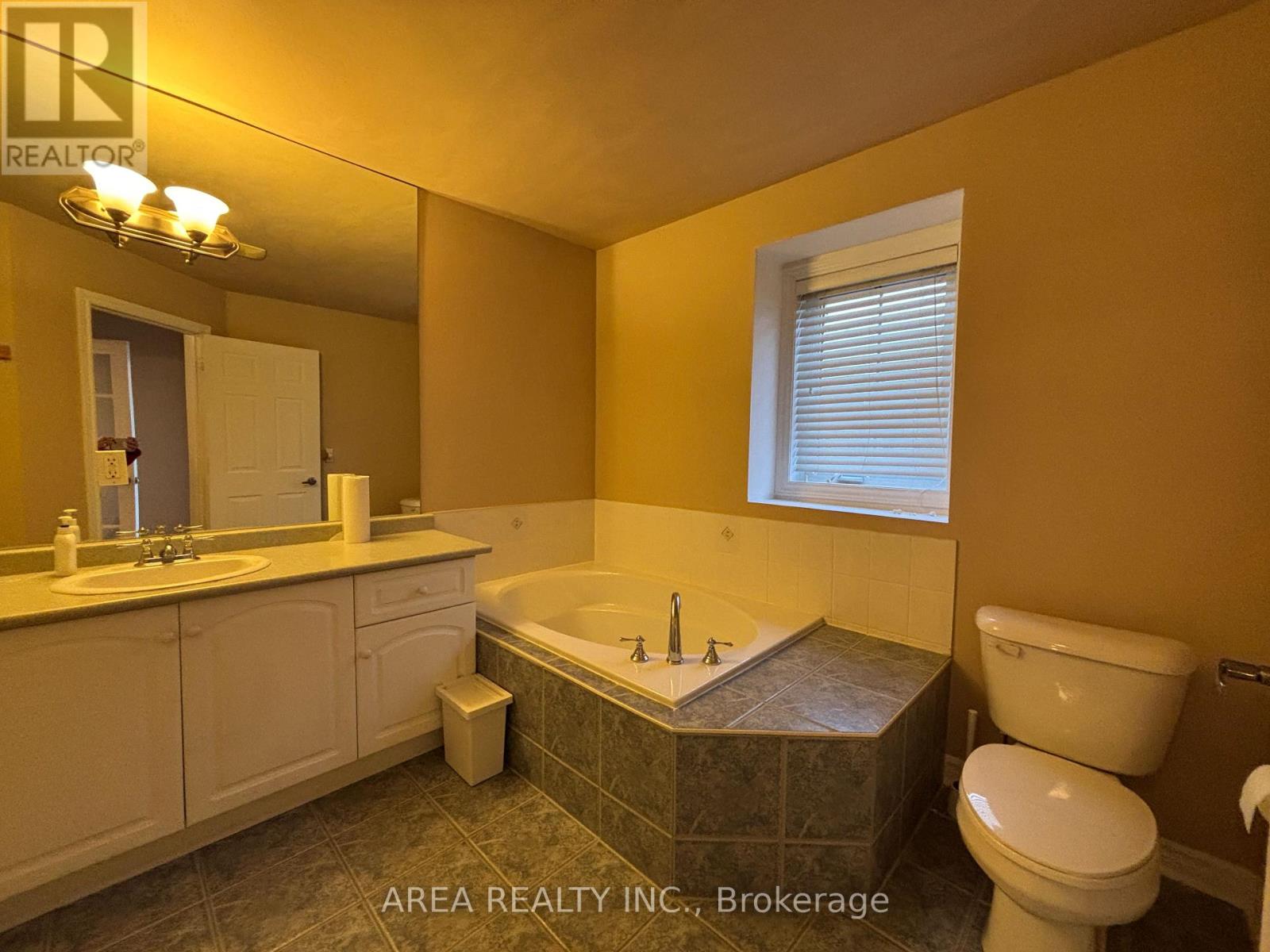 134a Finch Avenue W, Toronto, Ontario  M2N 2H9 - Photo 4 - C13076440