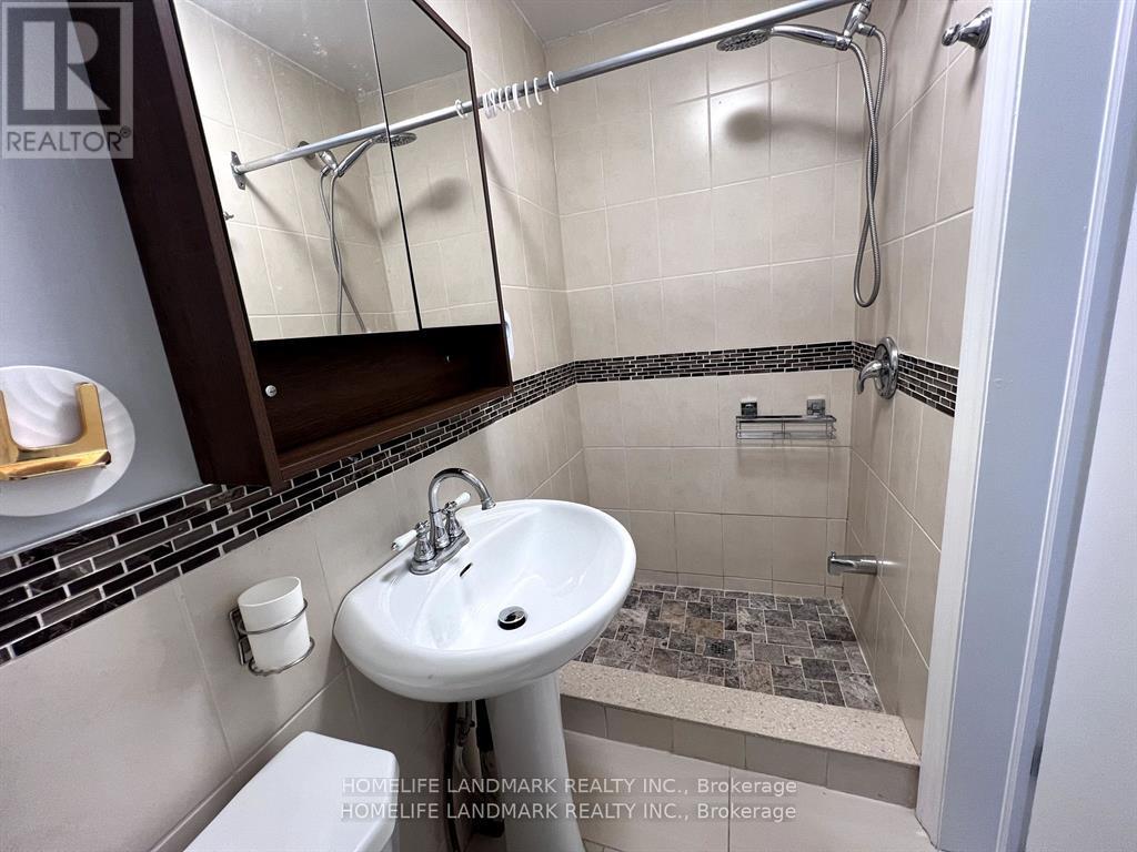 59 Elizabeth Crescent S, Whitby, Ontario  L1N 3R8 - Photo 9 - E13076400