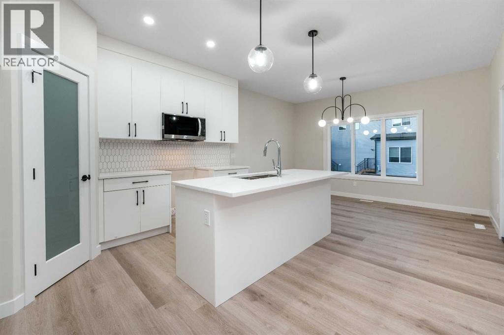 84 Waterford Manor, Chestermere, Alberta  T1X 2T9 - Photo 6 - A2302935