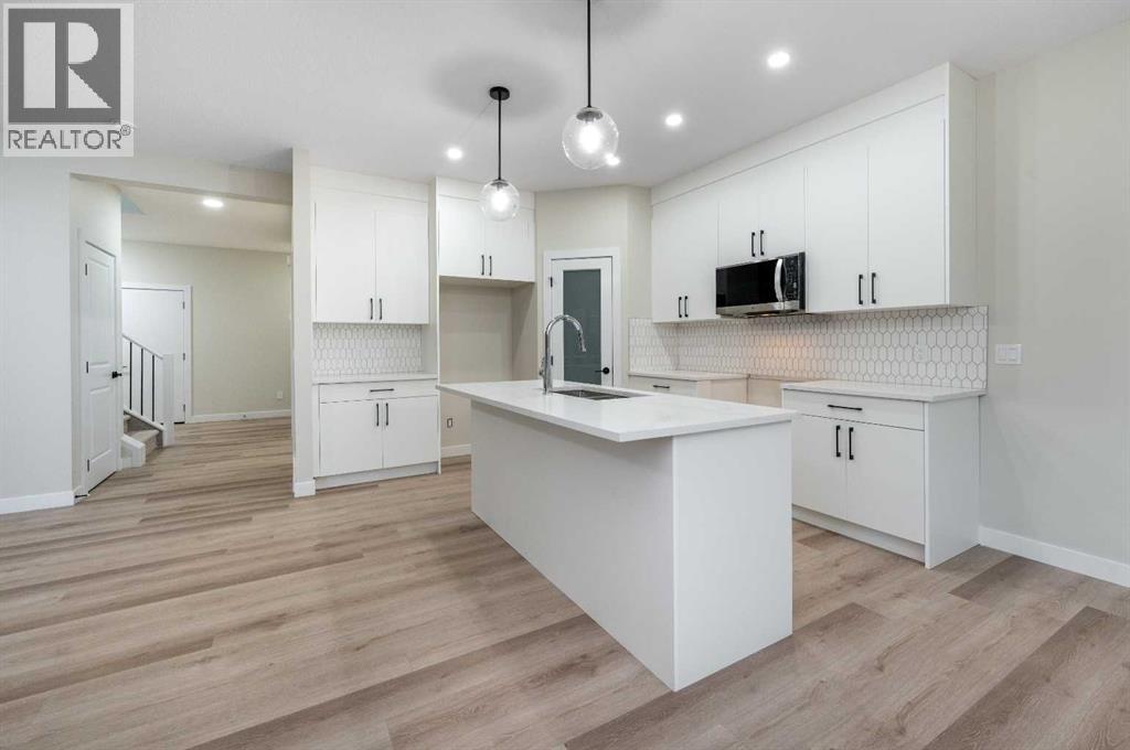 84 Waterford Manor, Chestermere, Alberta  T1X 2T9 - Photo 7 - A2302935
