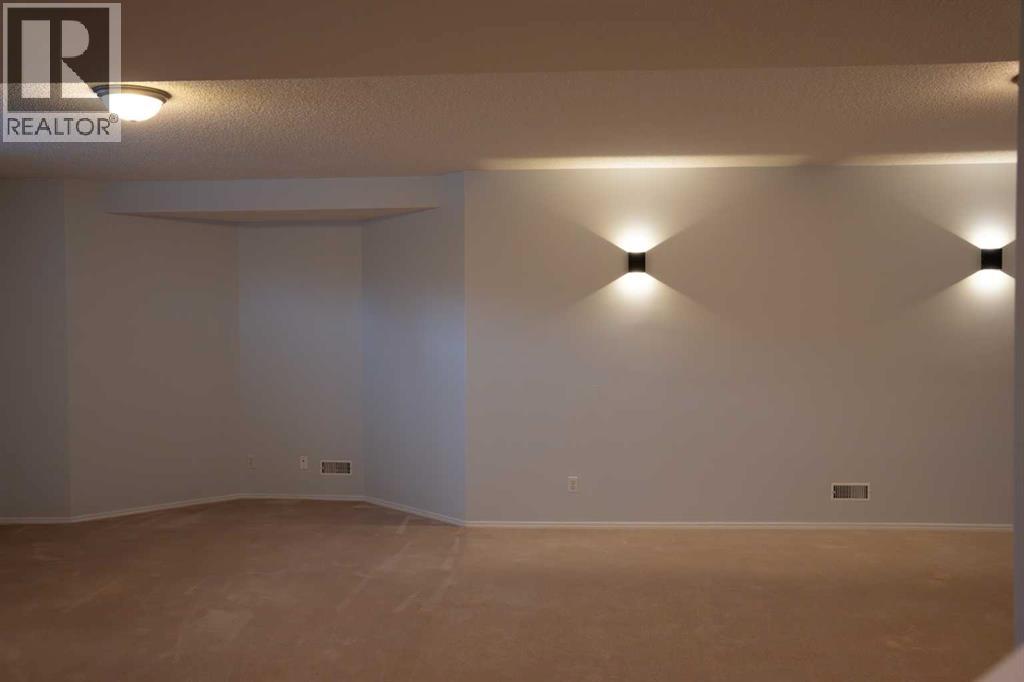 3 Strathridge Bay SW, Calgary, Alberta  T3H 4S1 - Photo 34 - A2303312
