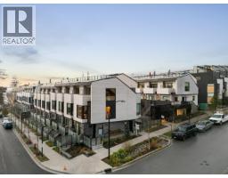 122 650 E 2ND STREET, North Vancouver, British Columbia