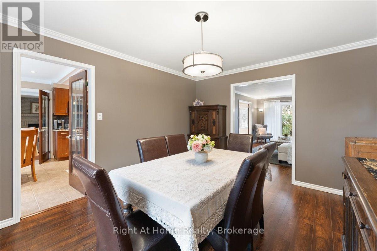 437 Shoreacres Road, Burlington, Ontario  L7L 5N2 - Photo 11 - W12968808