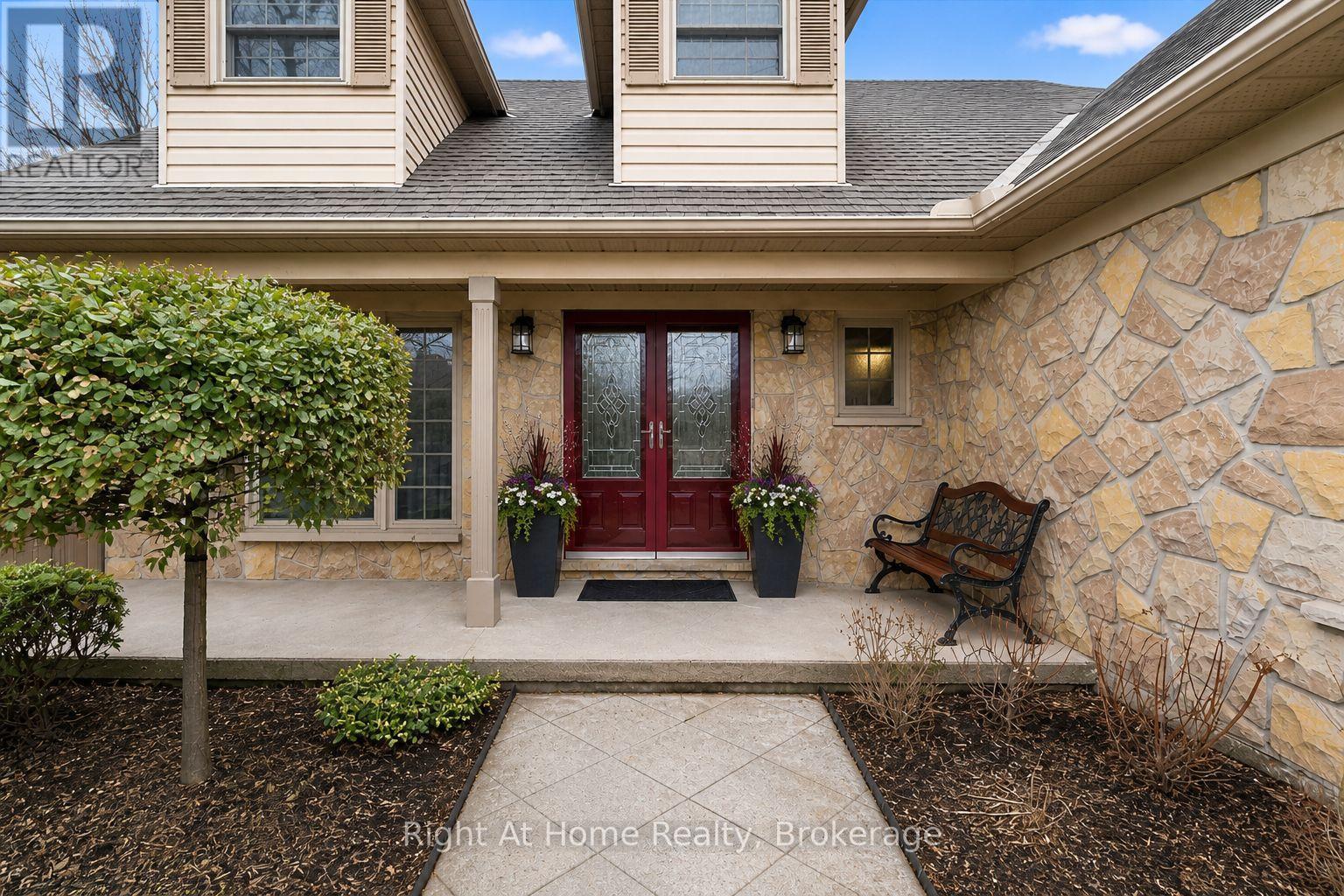 437 Shoreacres Road, Burlington, Ontario  L7L 5N2 - Photo 4 - W12968808