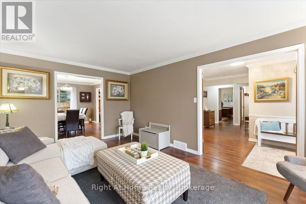 437 Shoreacres Road, Burlington, Ontario  L7L 5N2 - Photo 8 - W12968808