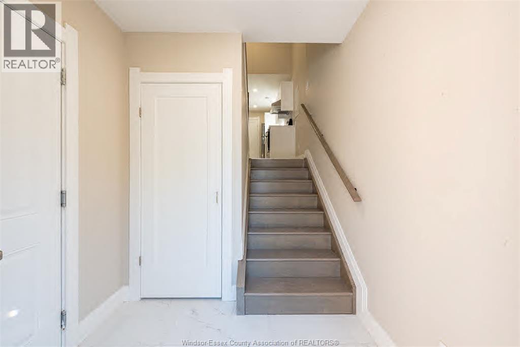 912 Hall Avenue, Windsor, Ontario  N9A 2M5 - Photo 2 - 26009911