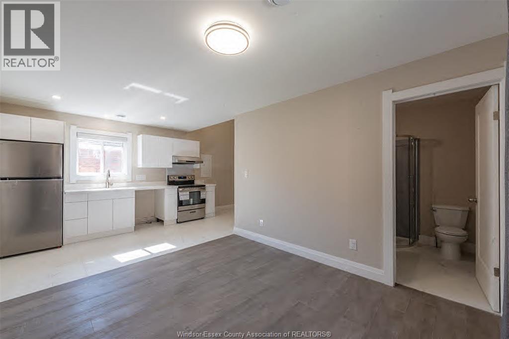 912 Hall Avenue, Windsor, Ontario  N9A 2M5 - Photo 3 - 26009911