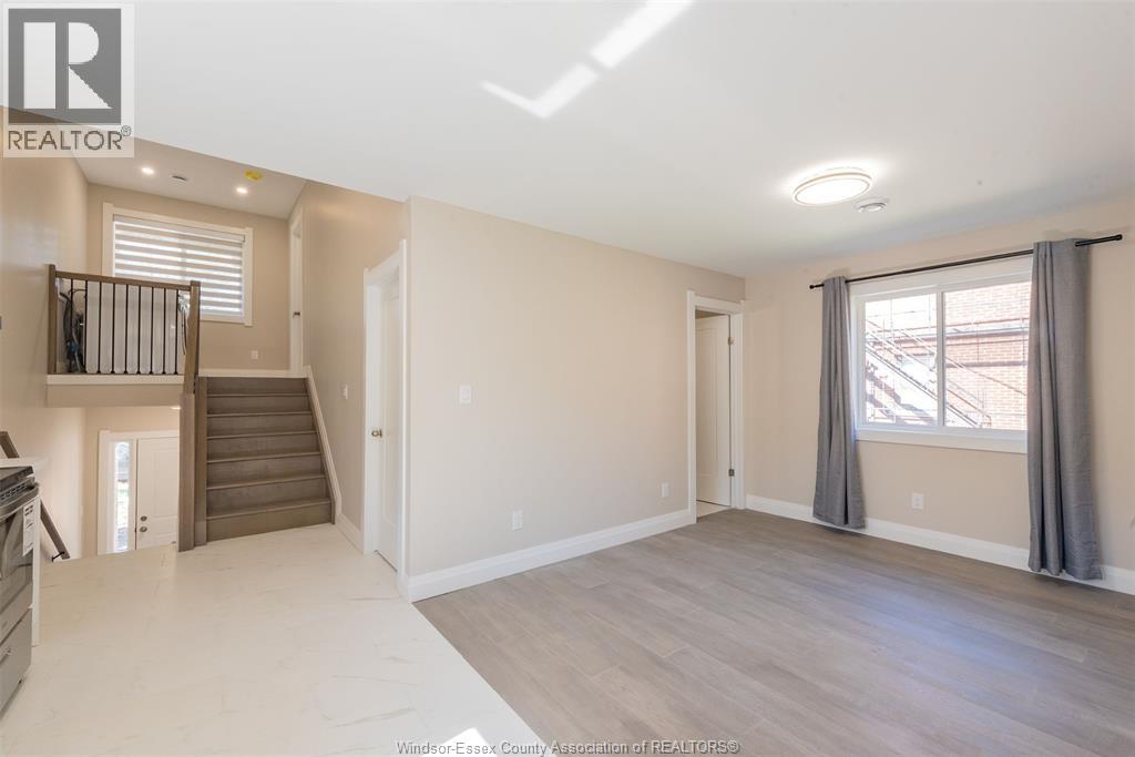 912 Hall Avenue, Windsor, Ontario  N9A 2M5 - Photo 4 - 26009911