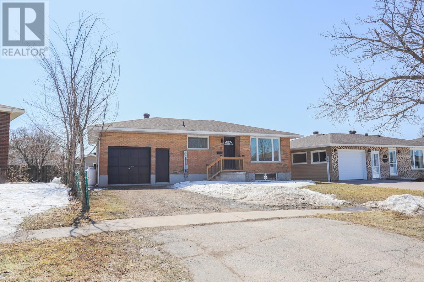 35 Pozzebon CRES, Sault Ste. Marie, Ontario