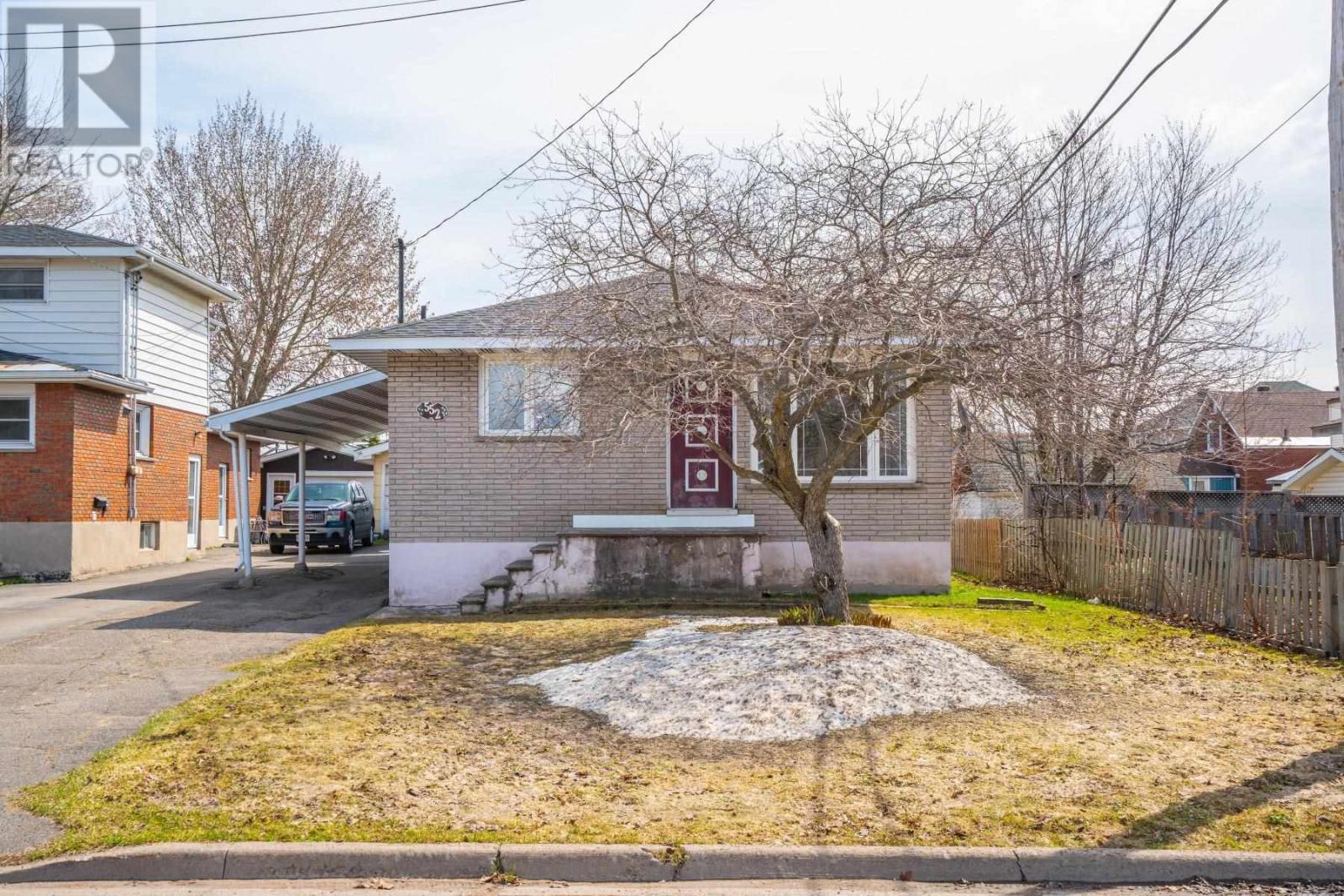 552 Sherbourne St, Sault Ste. Marie, Ontario  P6C 3X7 - Photo 2 - SM260824