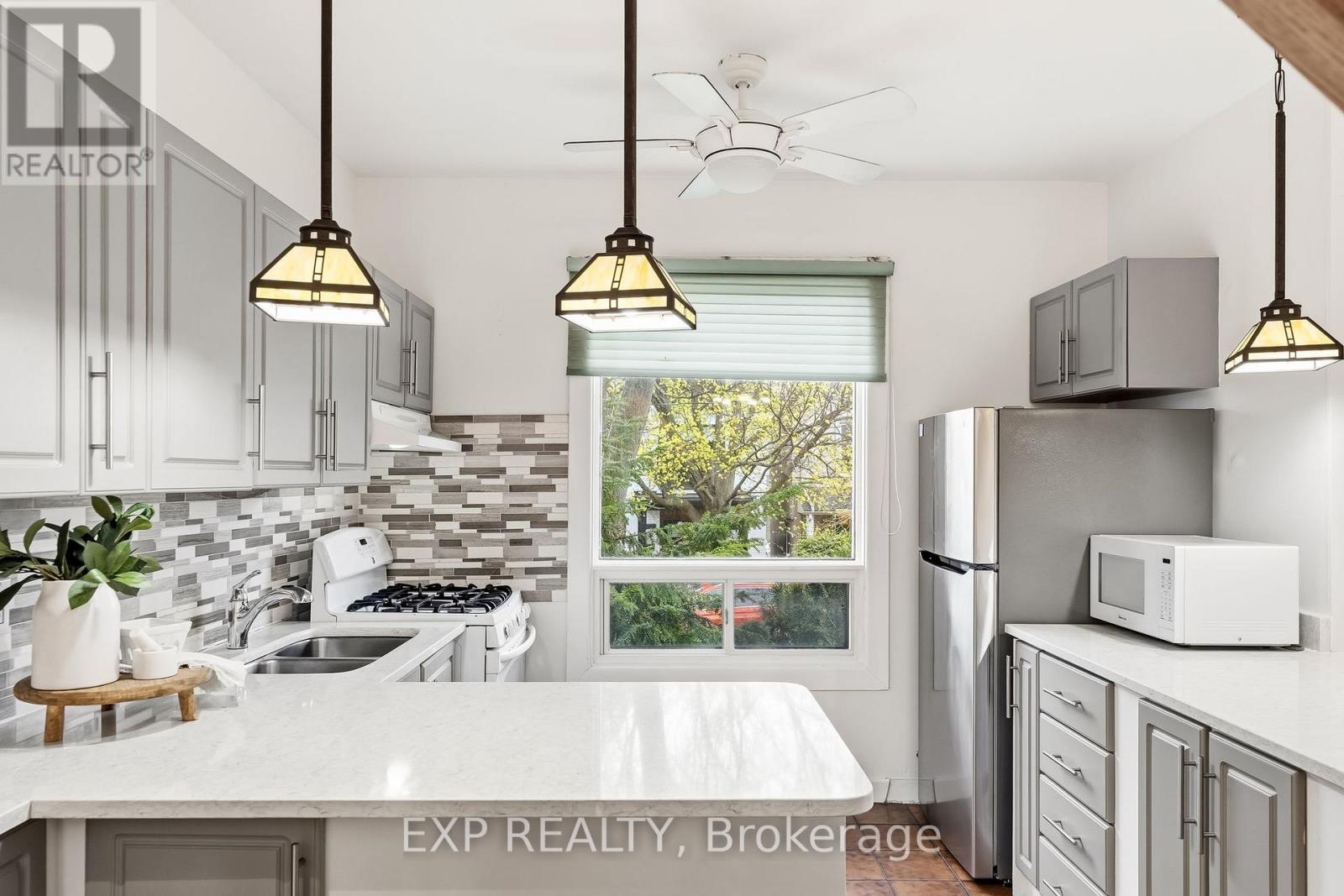302 Bain Avenue, Toronto, Ontario  M4J 1B8 - Photo 16 - E13076560