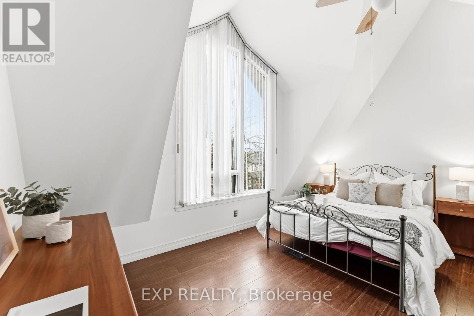 302 Bain Avenue, Toronto, Ontario  M4J 1B8 - Photo 19 - E13076560