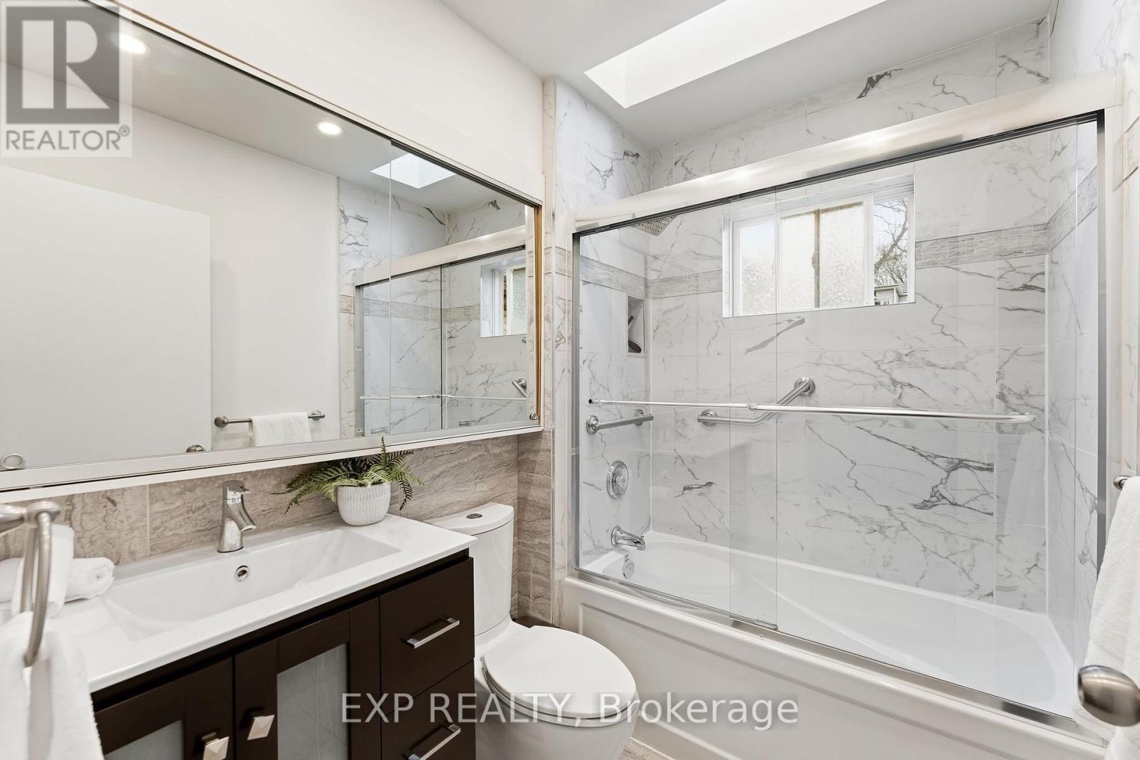 302 Bain Avenue, Toronto, Ontario  M4J 1B8 - Photo 21 - E13076560