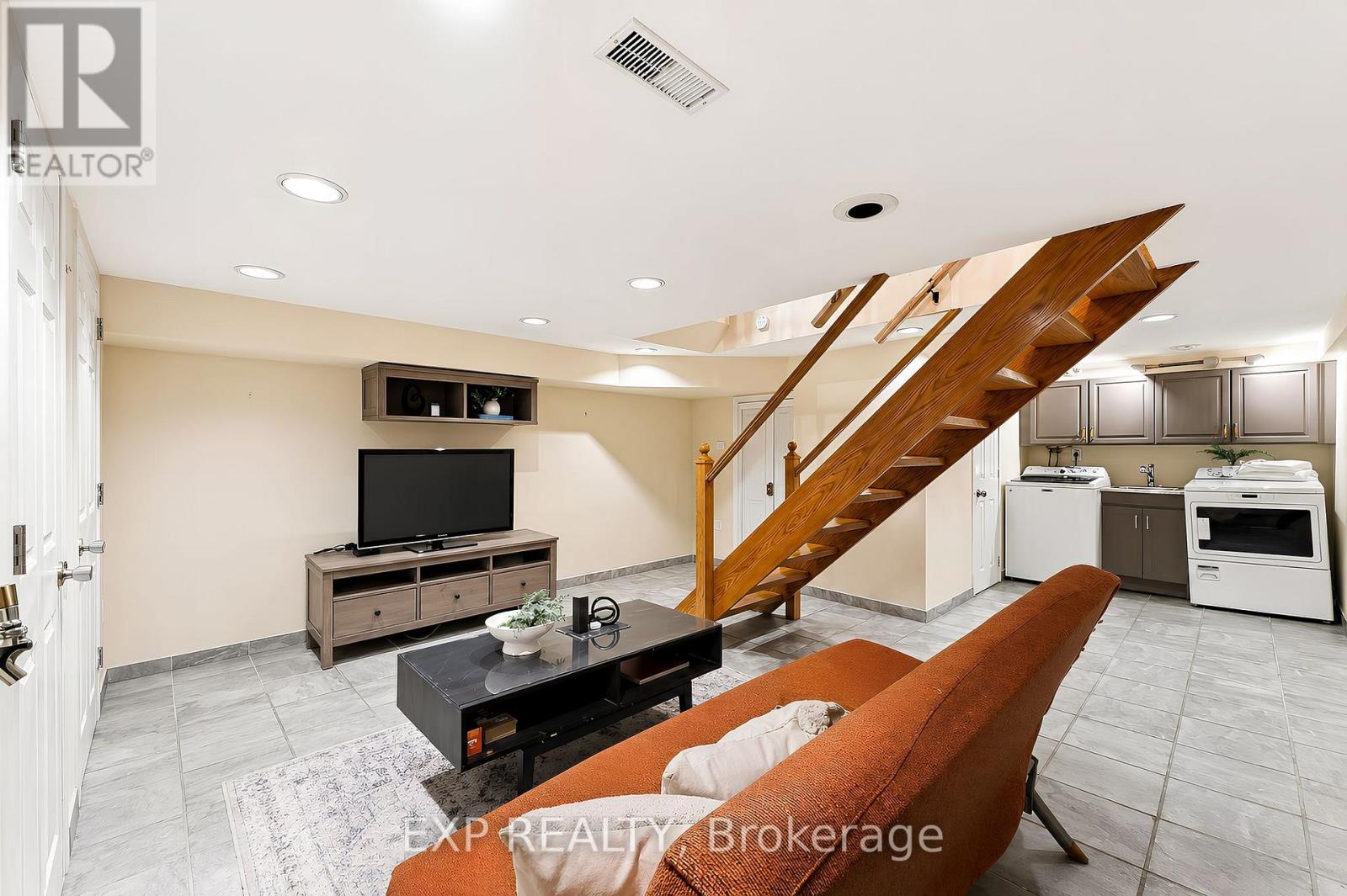 302 Bain Avenue, Toronto, Ontario  M4J 1B8 - Photo 26 - E13076560