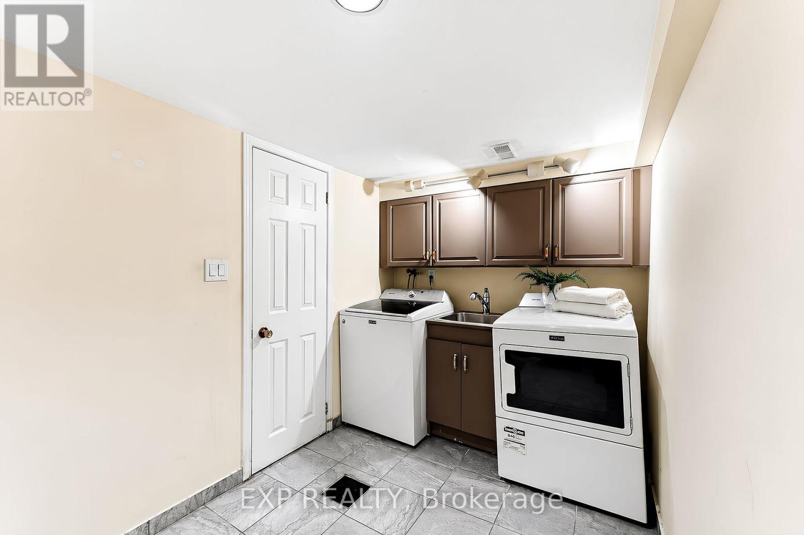 302 Bain Avenue, Toronto, Ontario  M4J 1B8 - Photo 28 - E13076560