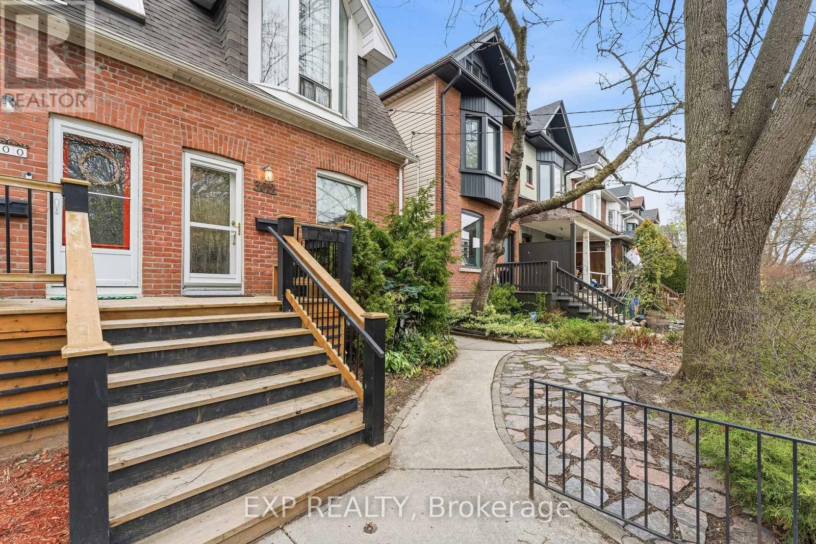 302 Bain Avenue, Toronto, Ontario  M4J 1B8 - Photo 6 - E13076560