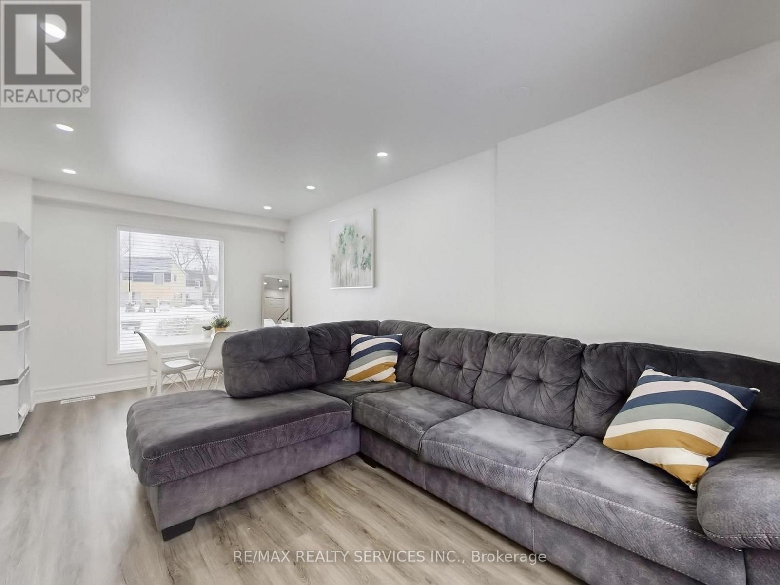 30 Haley Court, Brampton, Ontario  L6S 1N6 - Photo 13 - W12800652