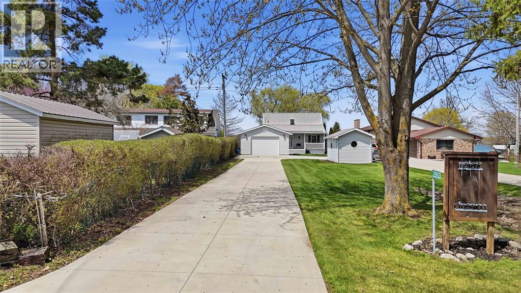 2953 St Clair Gardens Road