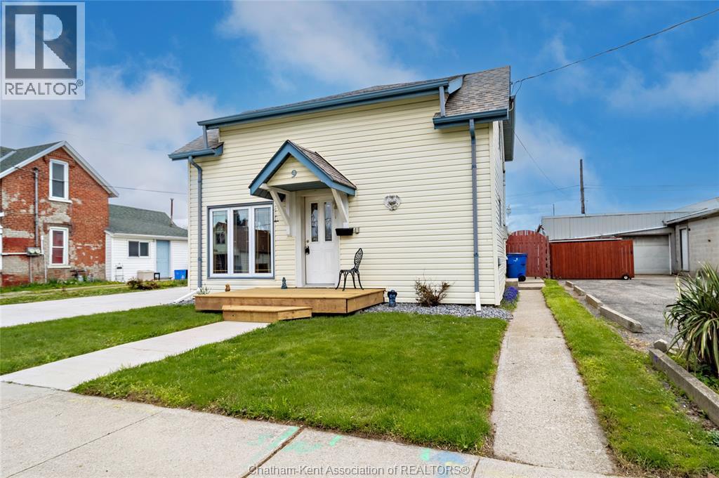 9 Woods Street, Chatham, Ontario  N7L 3P9 - Photo 3 - 26008841