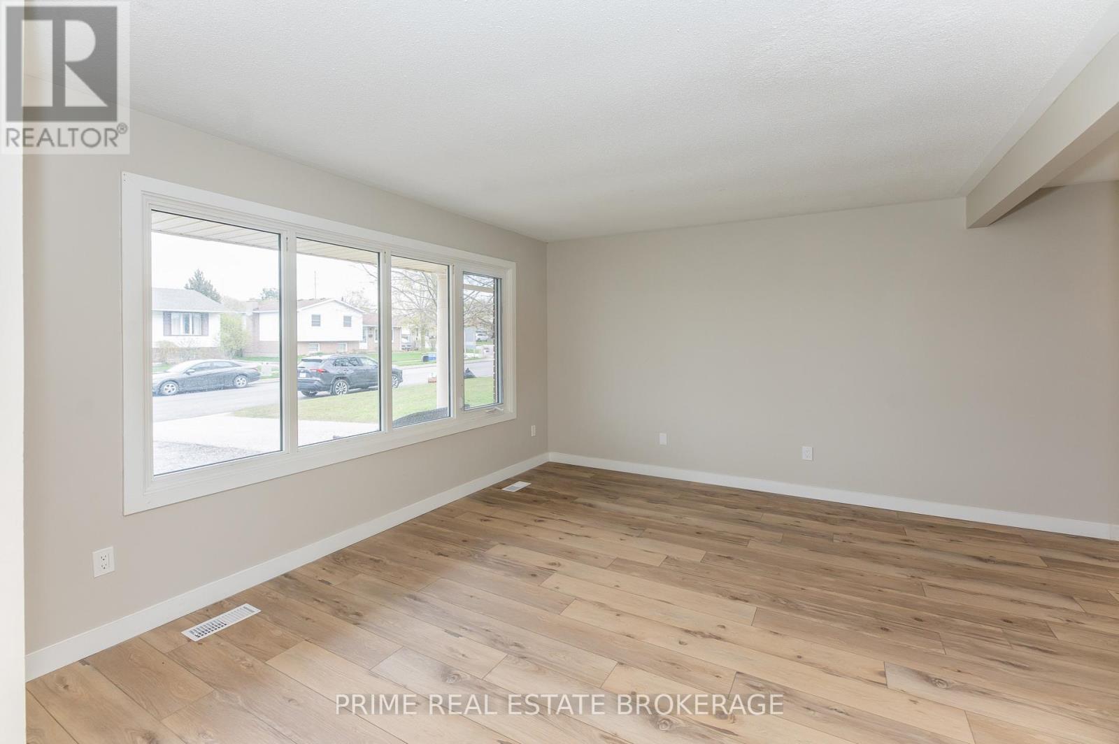 56 Leger Avenue, St. Thomas, Ontario  N5R 5P7 - Photo 11 - X13076554