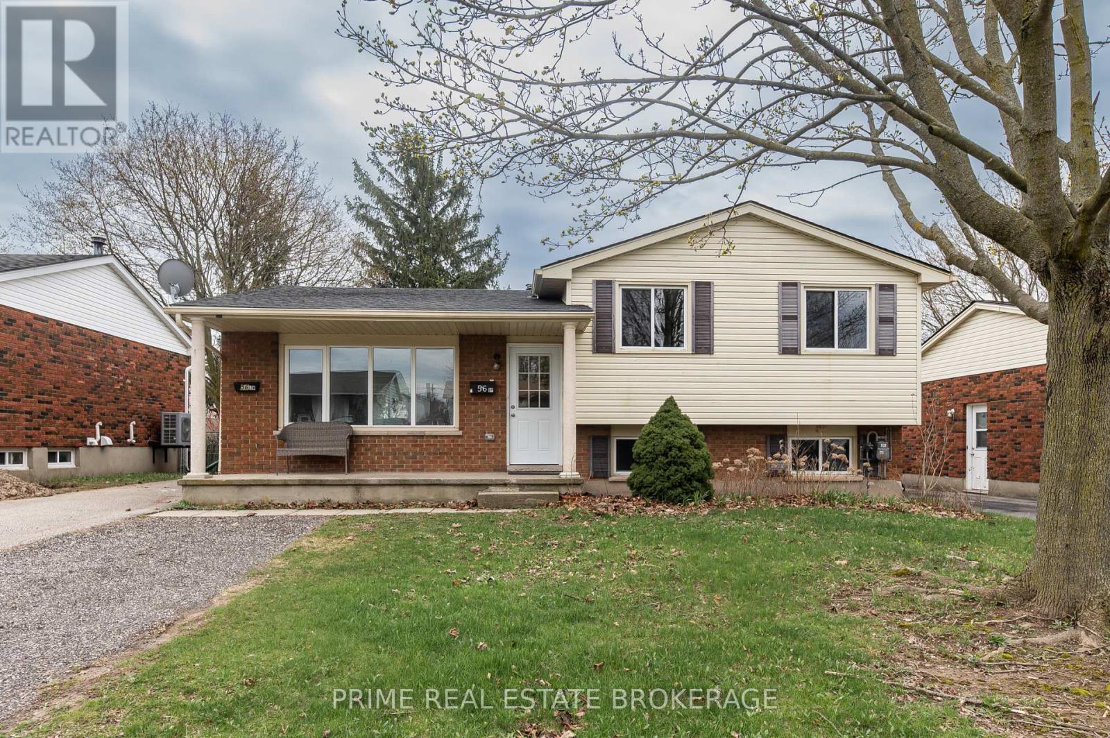 56 Leger Avenue, St. Thomas, Ontario  N5R 5P7 - Photo 2 - X13076554