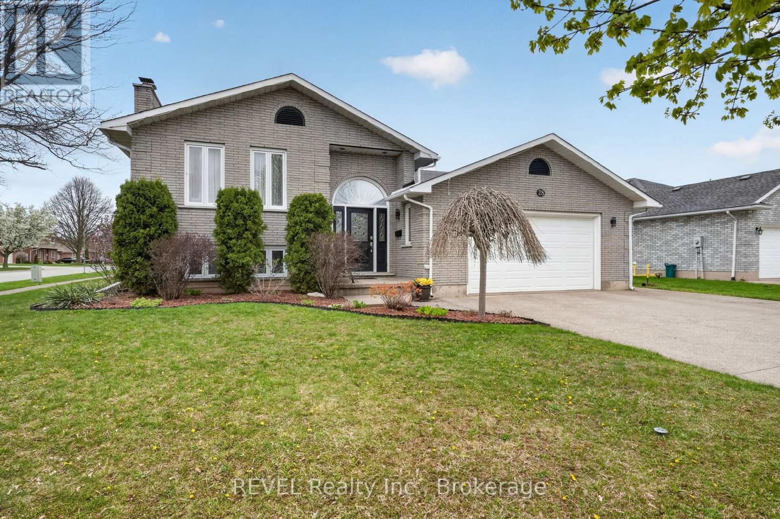 28 Vanjo Drive, Welland, Ontario  L3C 7B6 - Photo 2 - X13076542
