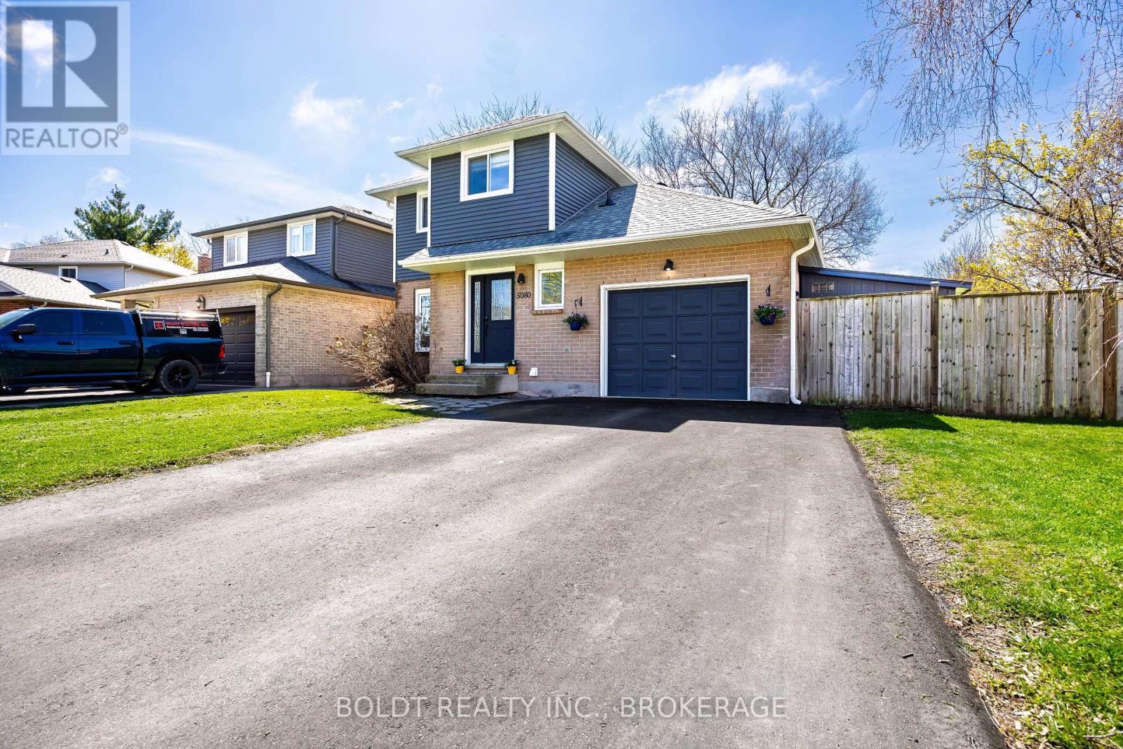 5080 Mantree Court, Lincoln, Ontario  L3J 0A8 - Photo 2 - X13076598