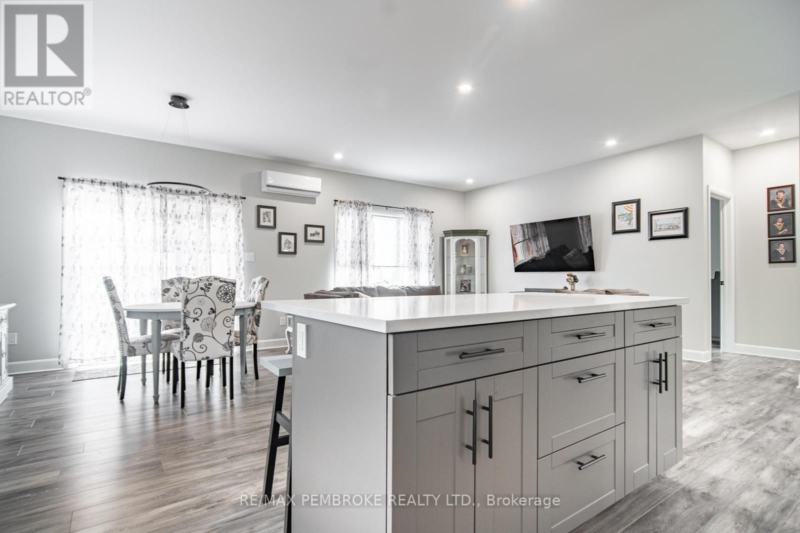 33 Durant Street, Petawawa, Ontario  K8H 0G3 - Photo 12 - X13076580