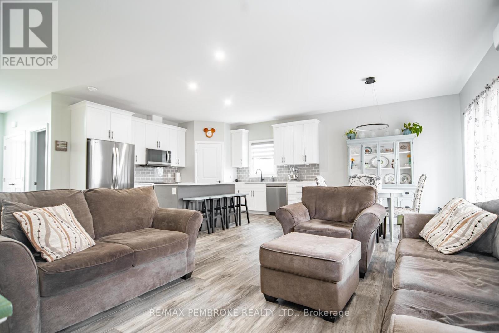 33 Durant Street, Petawawa, Ontario  K8H 0G3 - Photo 17 - X13076580