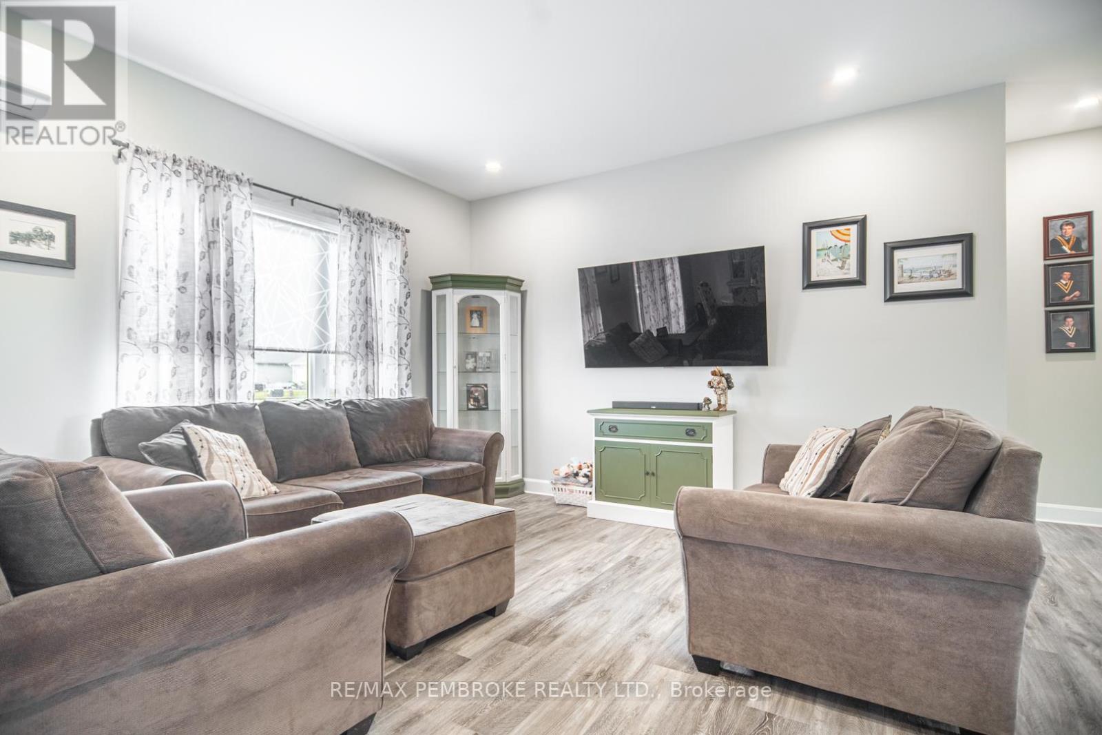 33 Durant Street, Petawawa, Ontario  K8H 0G3 - Photo 18 - X13076580