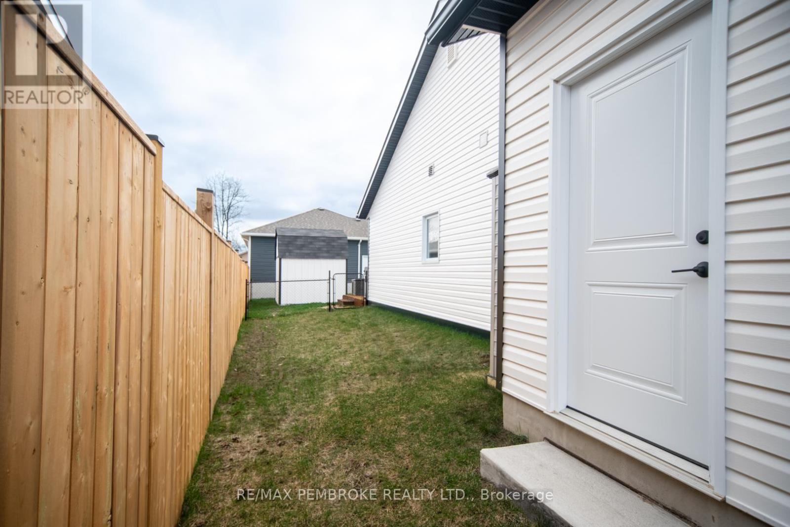 33 Durant Street, Petawawa, Ontario  K8H 0G3 - Photo 33 - X13076580