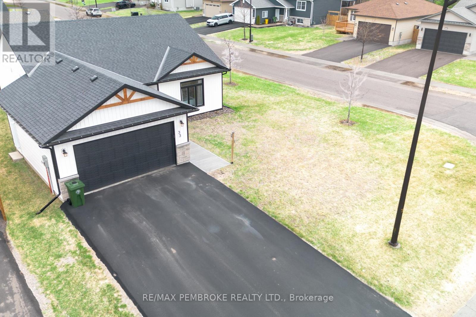33 Durant Street, Petawawa, Ontario  K8H 0G3 - Photo 35 - X13076580
