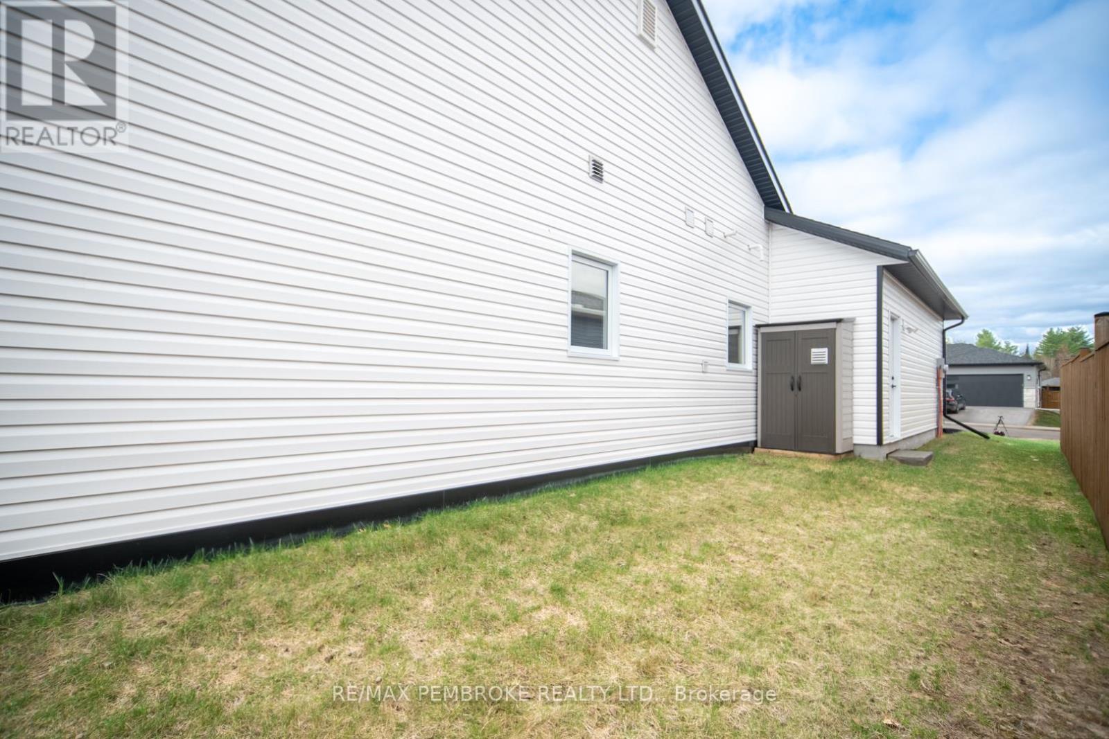 33 Durant Street, Petawawa, Ontario  K8H 0G3 - Photo 39 - X13076580
