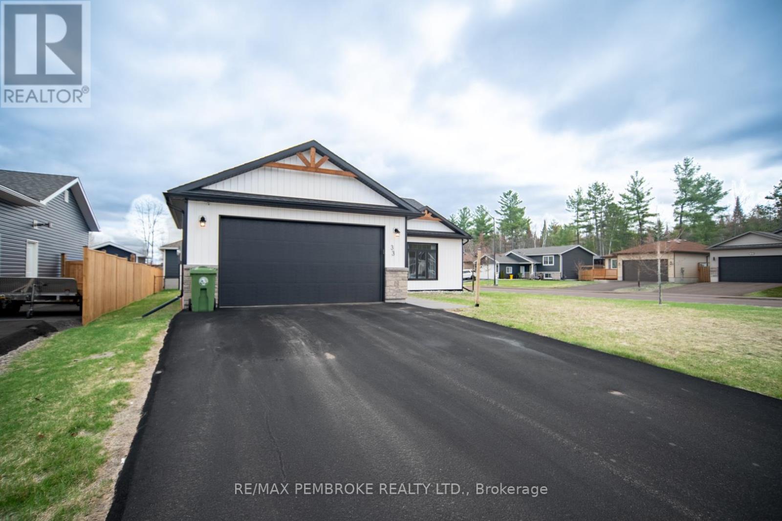 33 Durant Street, Petawawa, Ontario  K8H 0G3 - Photo 42 - X13076580