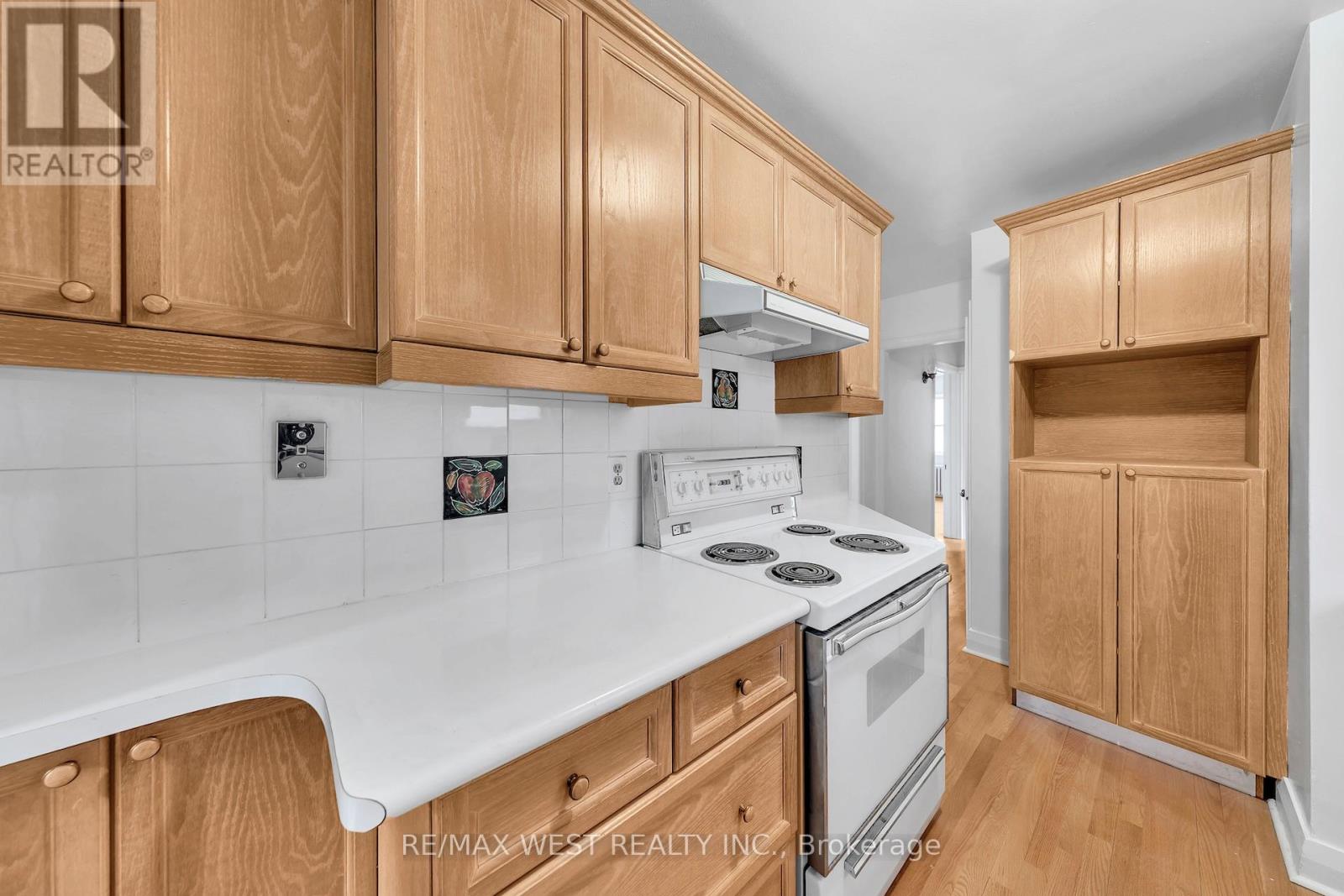 284 Fairlawn Avenue, Toronto, Ontario  M5M 1T1 - Photo 7 - C13076612