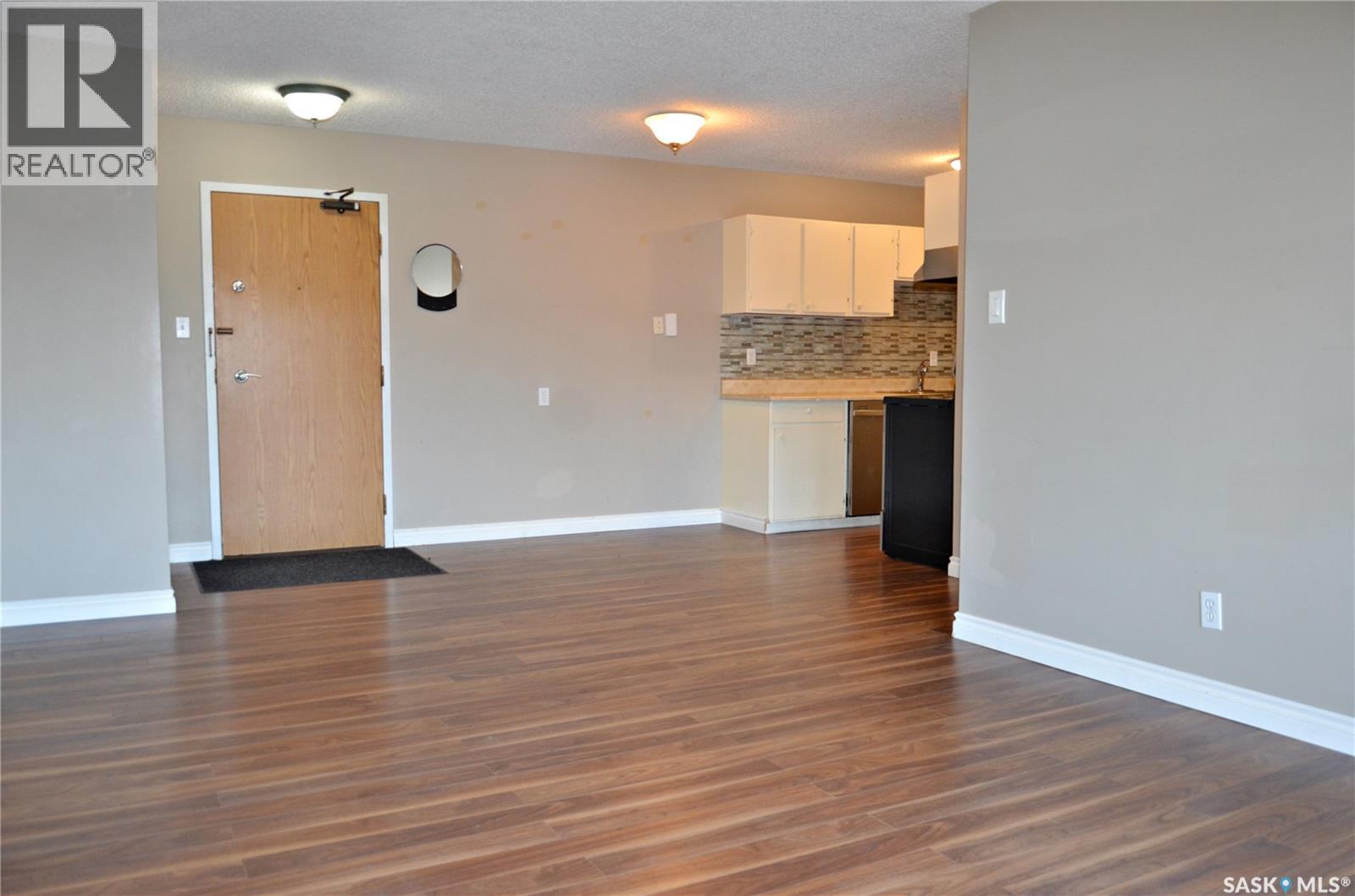 312 315 Tait Crescent, Saskatoon, Saskatchewan  S7H 5K6 - Photo 2 - SK034691