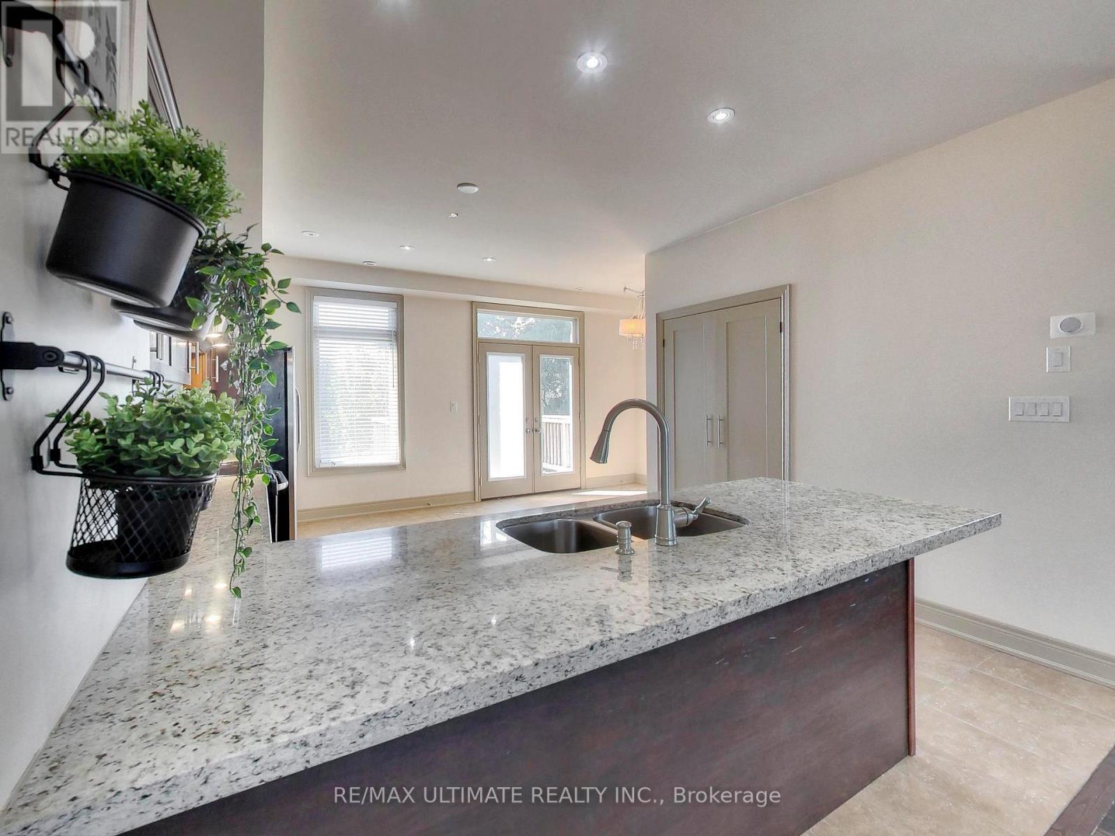 Upper - 62 Monclova Road, Toronto, Ontario  M3M 0A6 - Photo 11 - W13076474