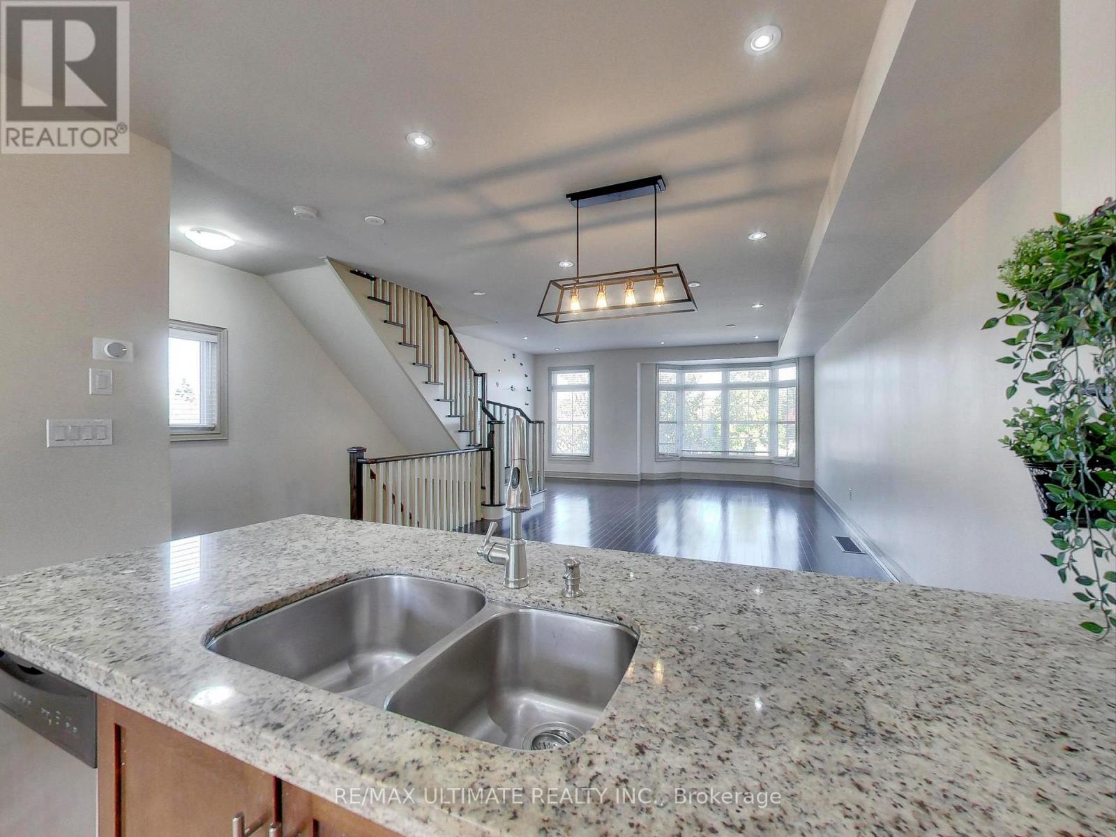 Upper - 62 Monclova Road, Toronto, Ontario  M3M 0A6 - Photo 15 - W13076474