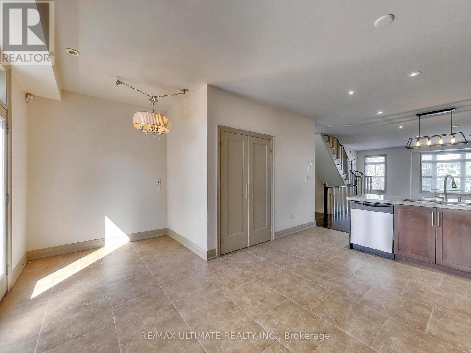 Upper - 62 Monclova Road, Toronto, Ontario  M3M 0A6 - Photo 17 - W13076474