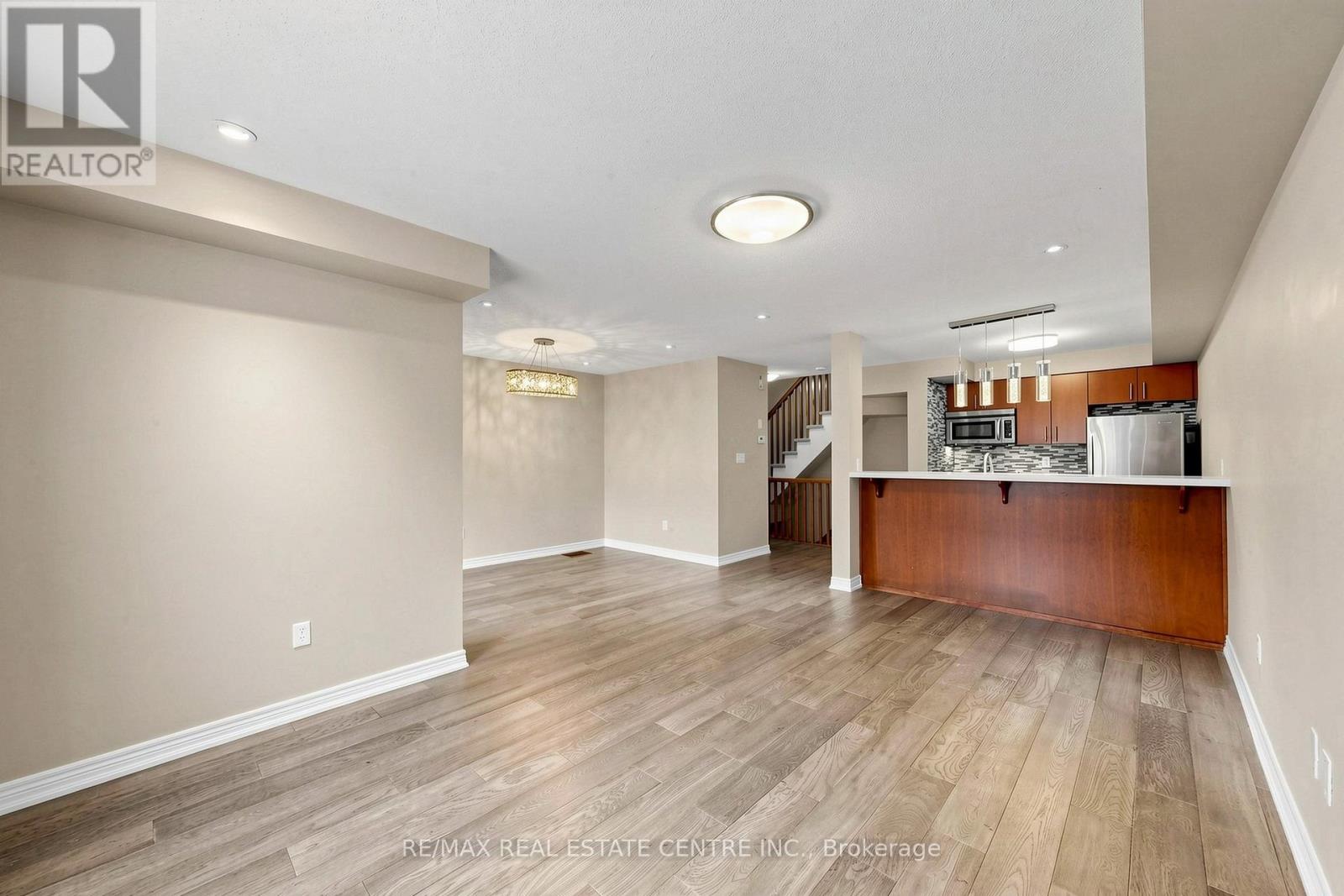 17 - 362 Plains Road E, Burlington, Ontario  L7T 0A4 - Photo 8 - W12880470