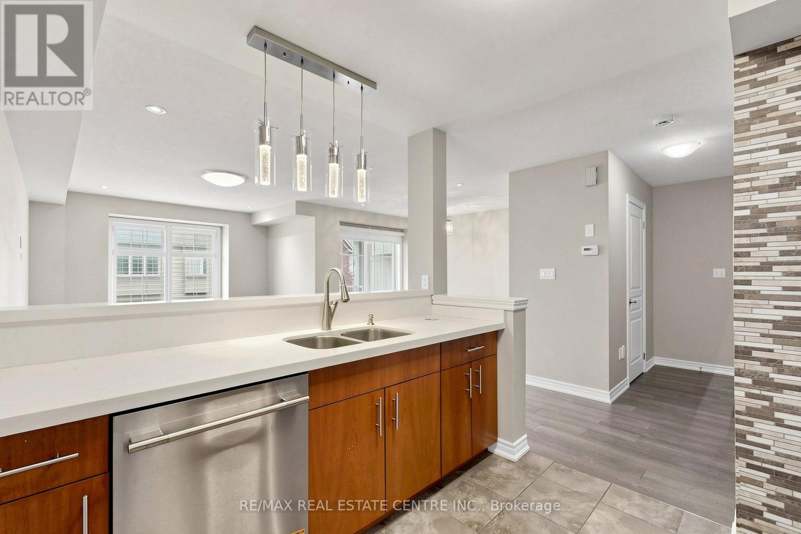17 - 362 Plains Road E, Burlington, Ontario  L7T 0A4 - Photo 14 - W12880470