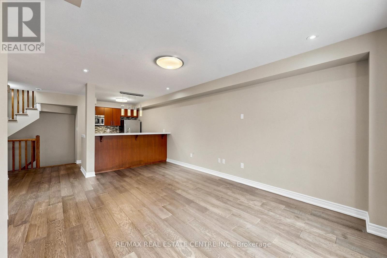 17 - 362 Plains Road E, Burlington, Ontario  L7T 0A4 - Photo 7 - W12880470
