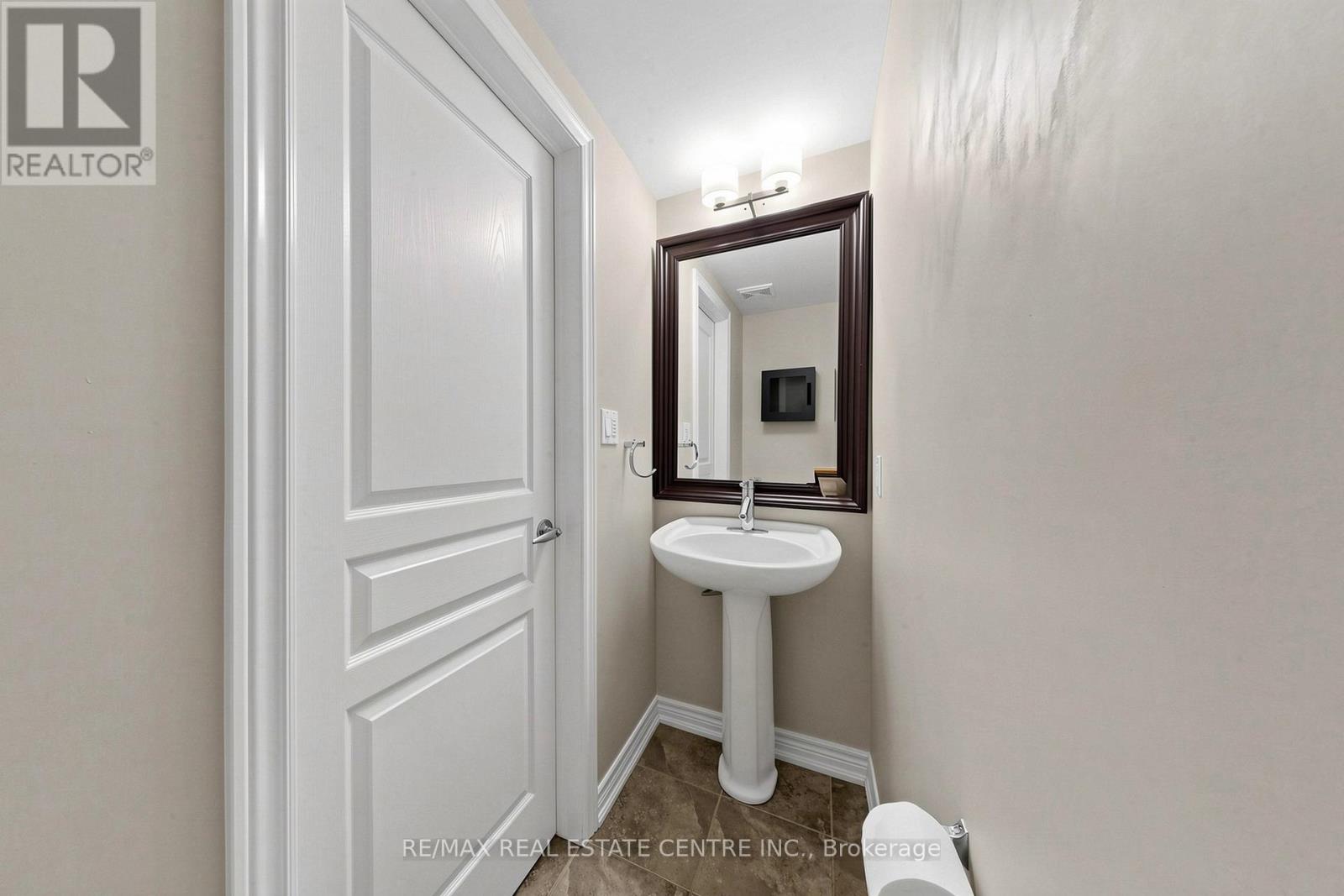 17 - 362 Plains Road E, Burlington, Ontario  L7T 0A4 - Photo 16 - W12880470