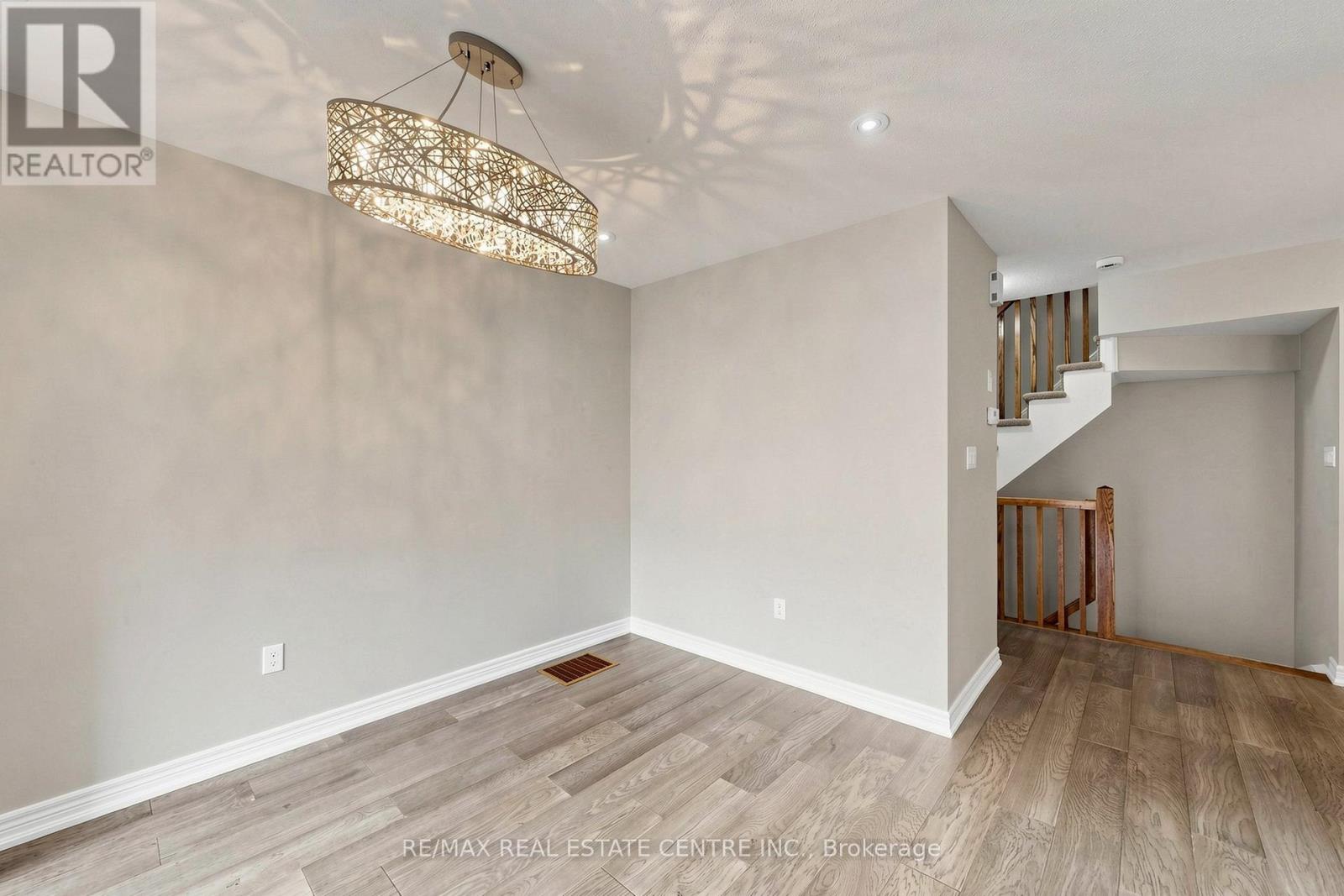 17 - 362 Plains Road E, Burlington, Ontario  L7T 0A4 - Photo 11 - W12880470